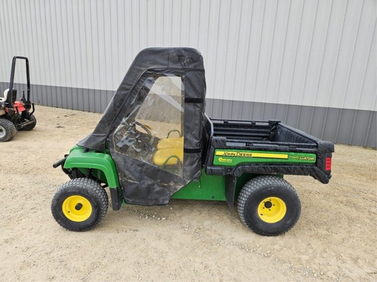 2011-john-deere-gator-image-2