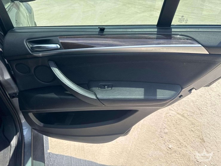 2013-bmw-x5-image-24