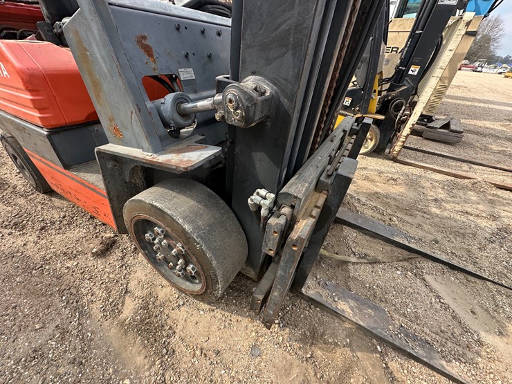 #2604-•-toyota-sgc30-forklift-|-parts/repairs-image-26