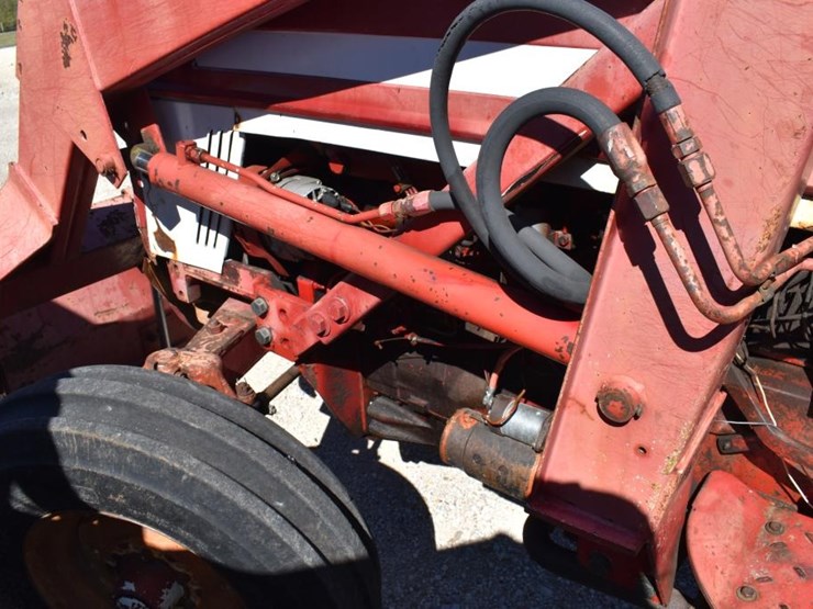 case-ih-585-tractor-w/-loader-(serial-#-2310056u104980)-(showing-appx-4,775-image-8