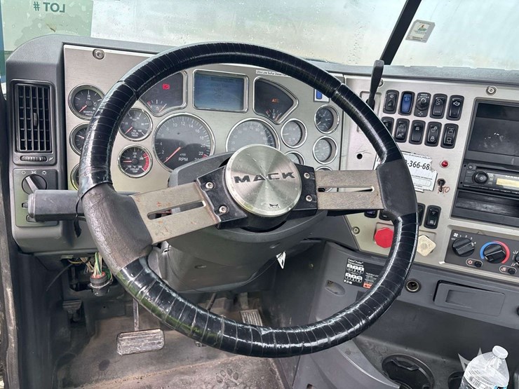 2012-mack-cxu613-day-cab-t/a-wet-kit-truck-tractor-image-23