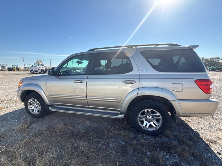 2004-toyota-sequoia-image-6