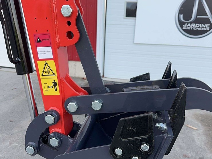 2025-agt-mx15z-mini-excavator-image-9