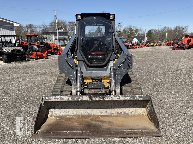 2017-deere-331g-image-8