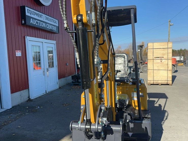 2025-cfg-mx20r-mini-excavator-image-2