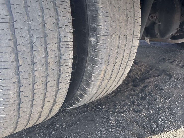 2017-ford-f-350-ext.-cab-pickup-truck-image-24