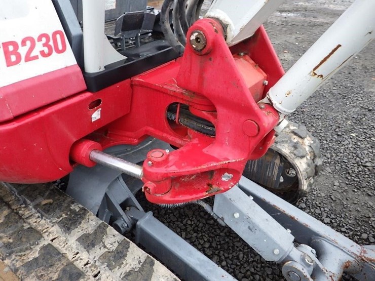 takeuchi-tb230-image-17