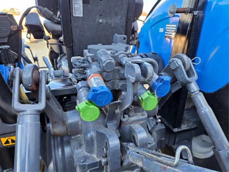 new-holland-tn65-image-18