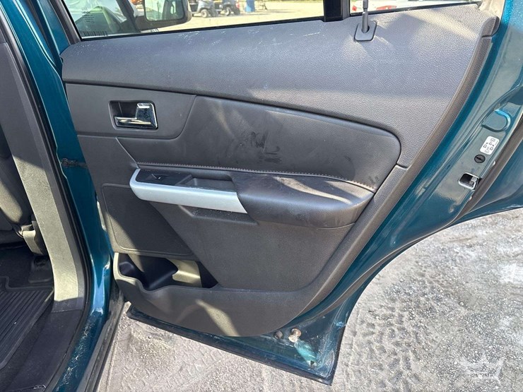 2011-ford-edge-image-21