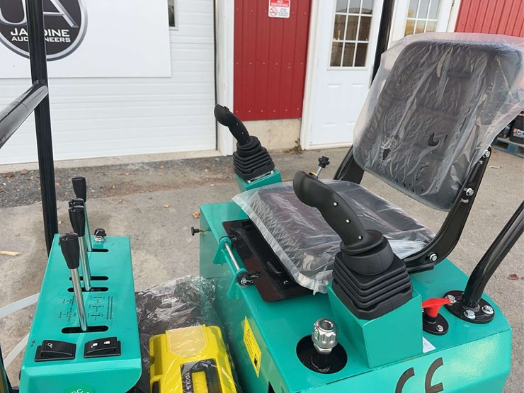 2025-agt-mh12z-mini-excavator-image-13