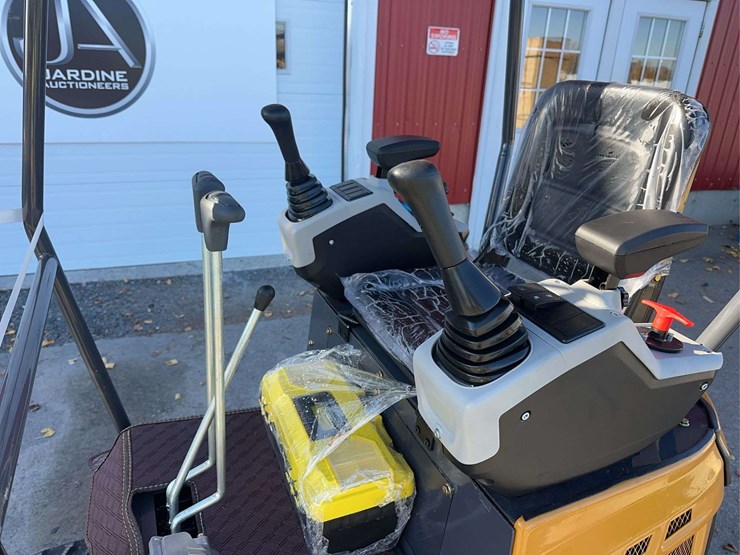 2025-cfg-xz20r-mini-excavator-image-13