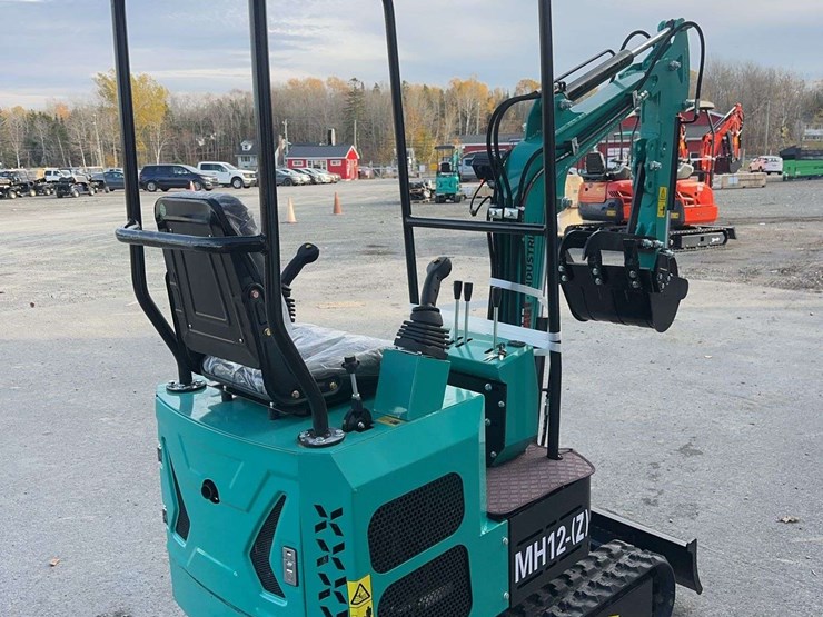 2025-agt-mh12z-mini-excavator-image-5