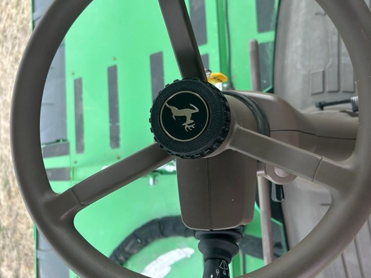 2020-john-deere-w235-image-40