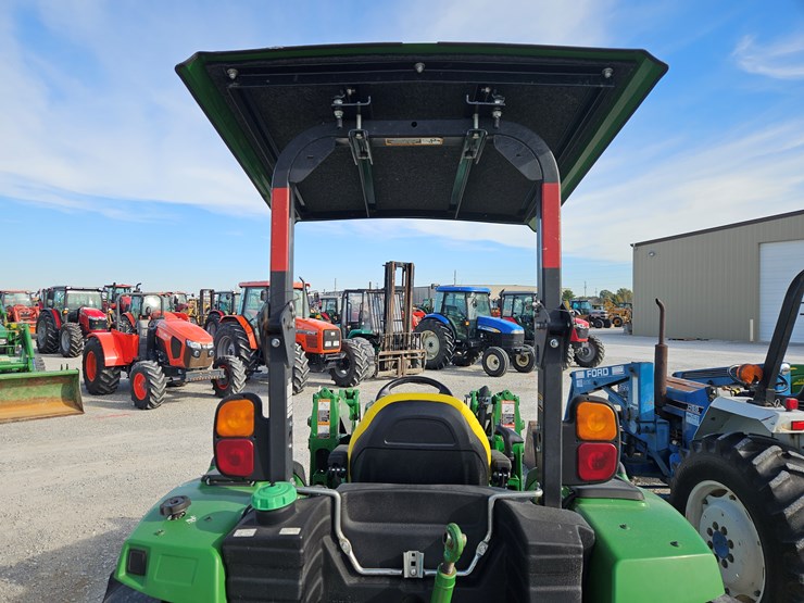 2015-john-deere-4044r-image-16