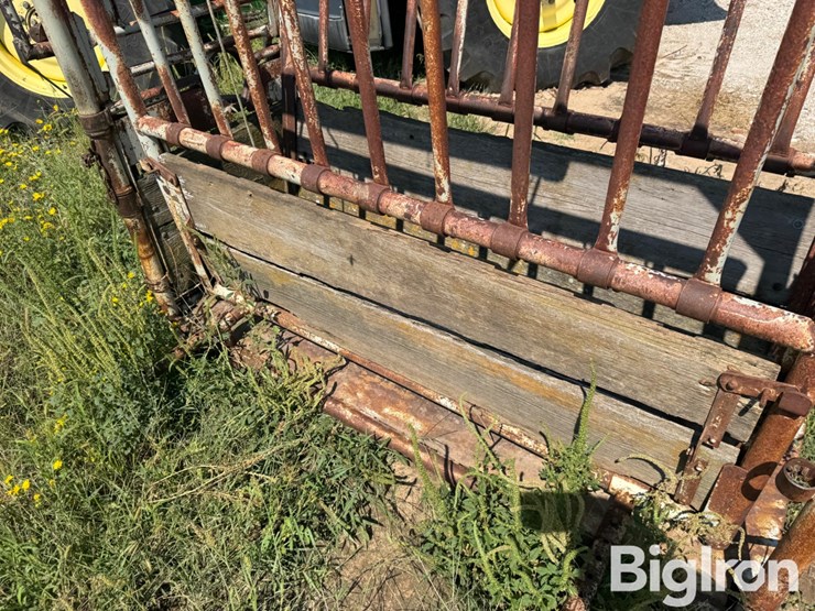 livestock-squeeze-chute-image-19