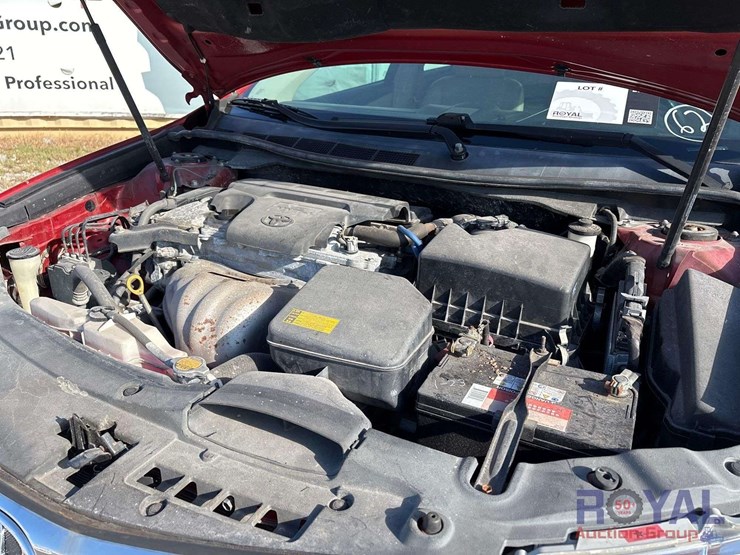 2012-toyota-camry-sedan-image-17