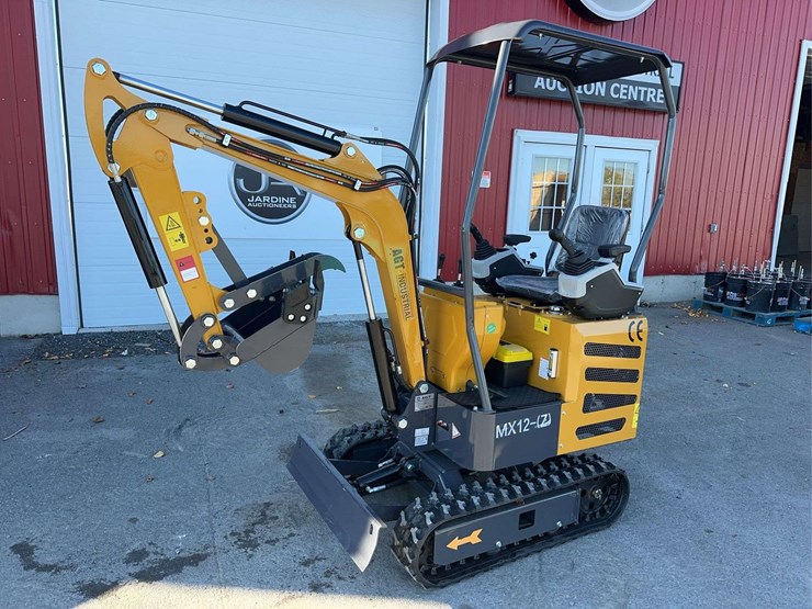 2025-agt-mx12z-mini-excavator-image-1