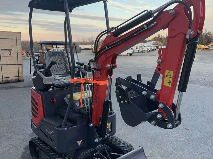2025-agt-mx15z-mini-excavator-image-3