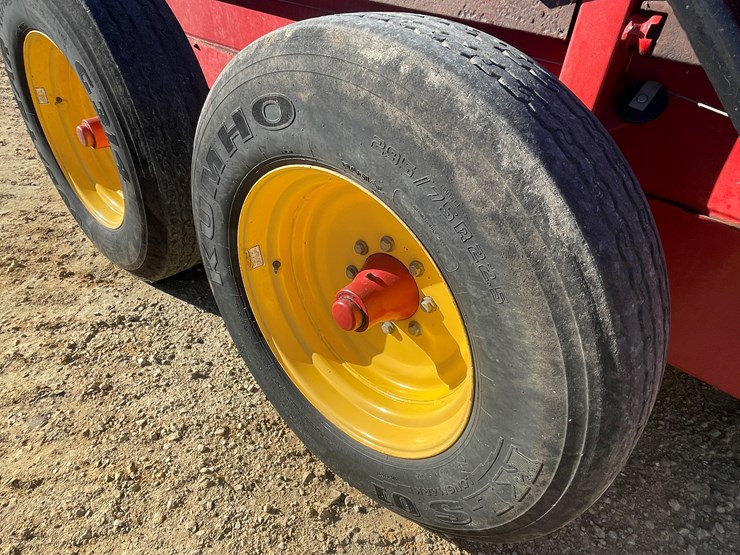 new-holland-195-image-24