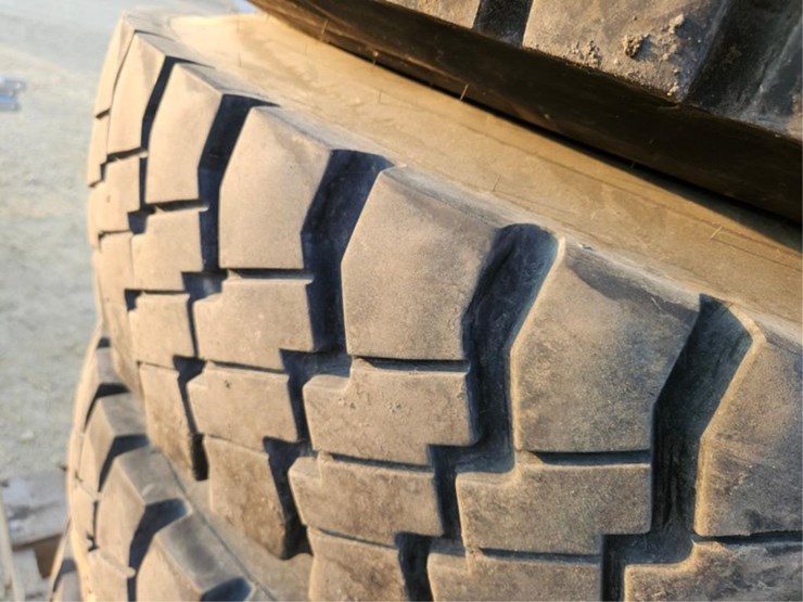 #3060-•-good-year-(4)-12r-22.5-tires-&-rims-image-8