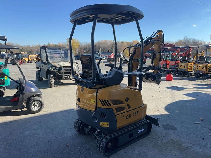 2025-agt-qk18z-mini-excavator-image-5
