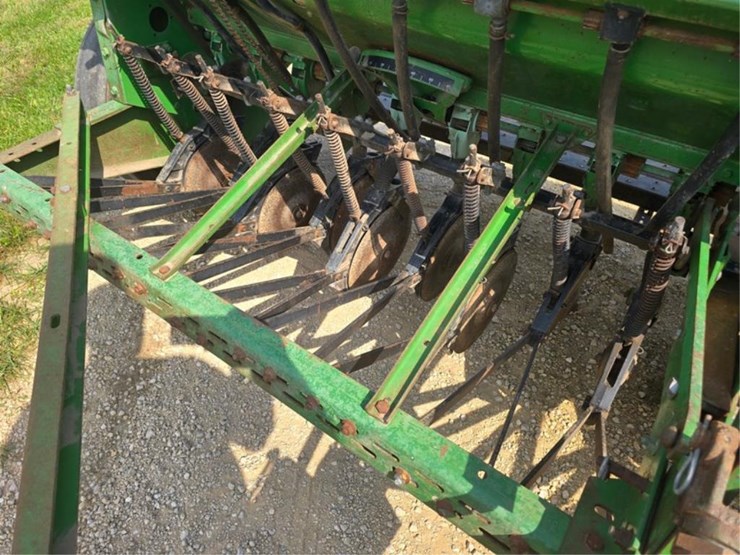 john-deere-8300-image-11