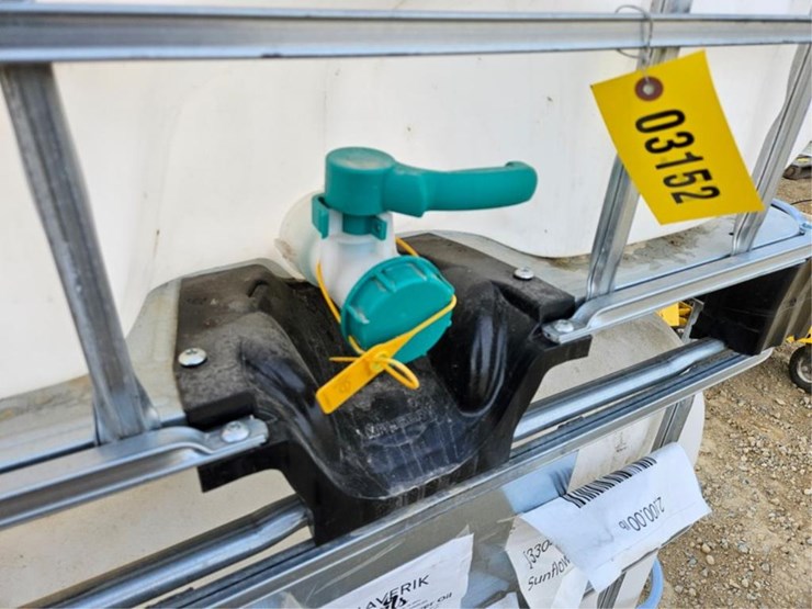 #3152-•-(2)-food-grade-plastic-tanks-image-5