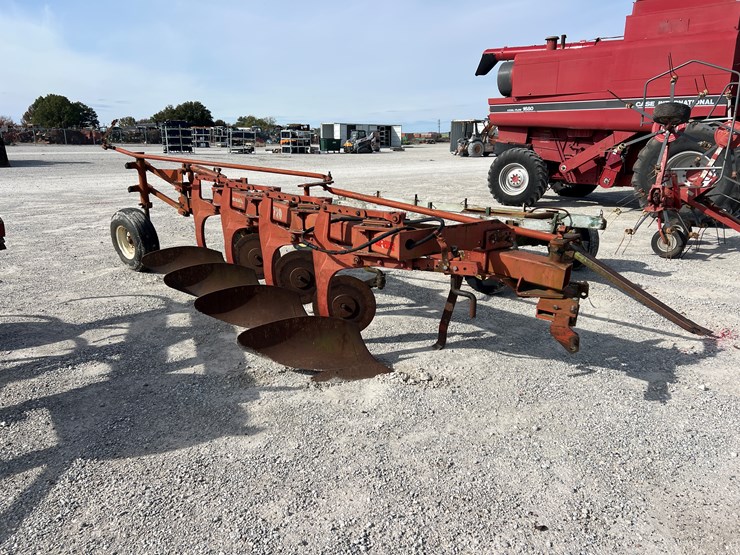 international-720-image-1