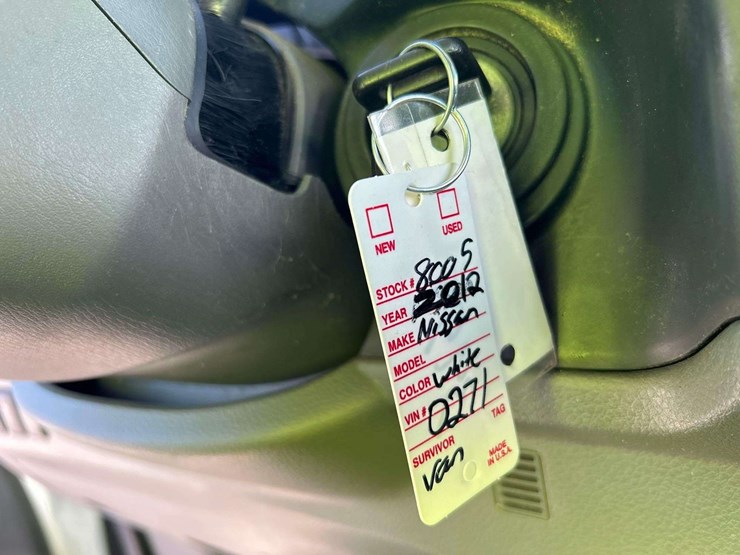 2012-nissan-nv2500hd-image-25