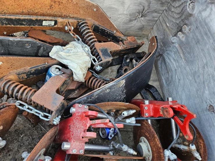 #3144-•-crate-white-planer-parts,-stalk-stompers-image-15