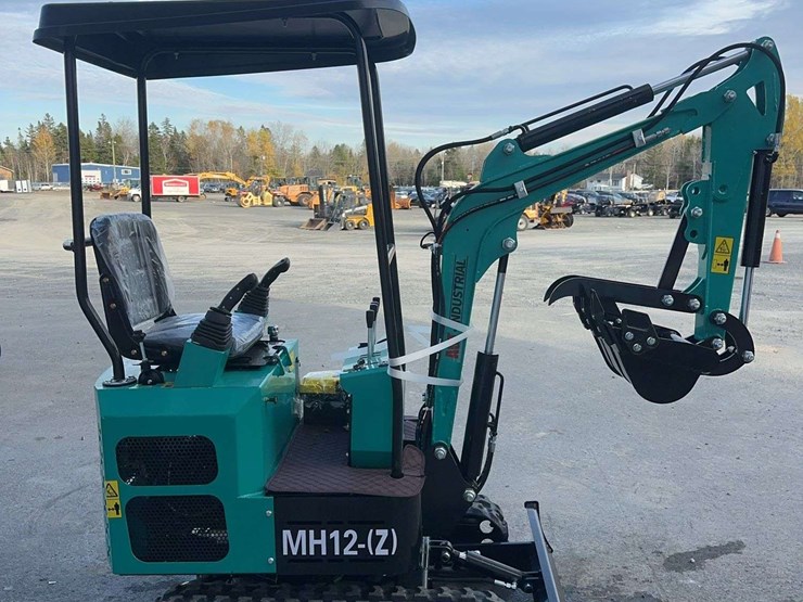 2025-agt-mh12z-mini-excavator-image-4