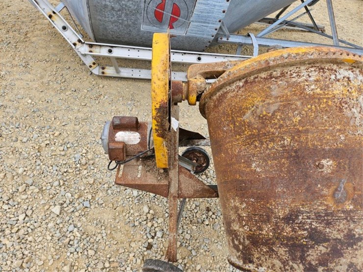 #3610-•-110-volt-concrete-mixer-image-11