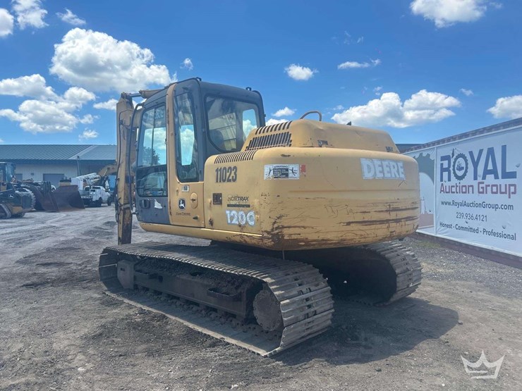 2006-deere-120c-image-3