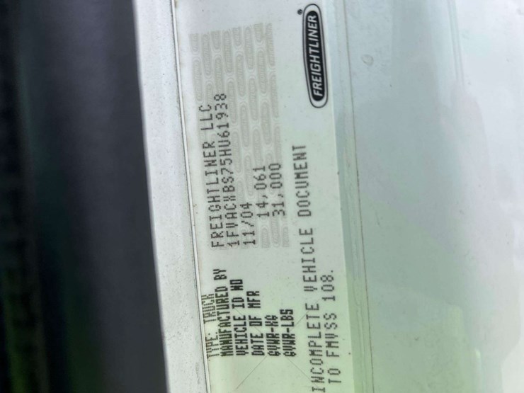 2005-freightliner-m2-106-image-5