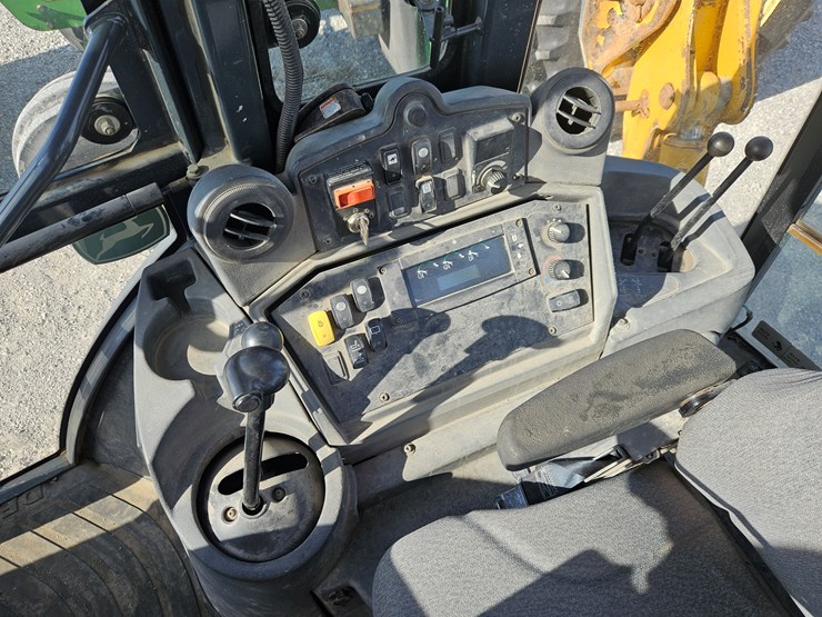 2007-deere-410j-image-19
