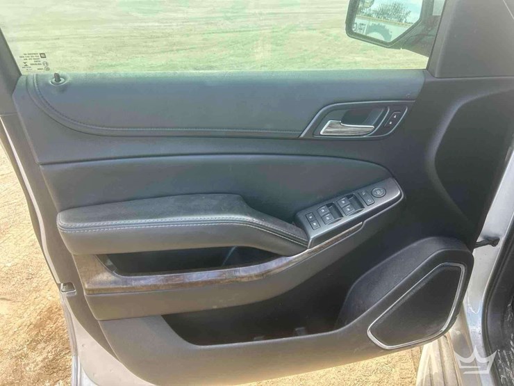 2016-chevrolet-tahoe-image-5