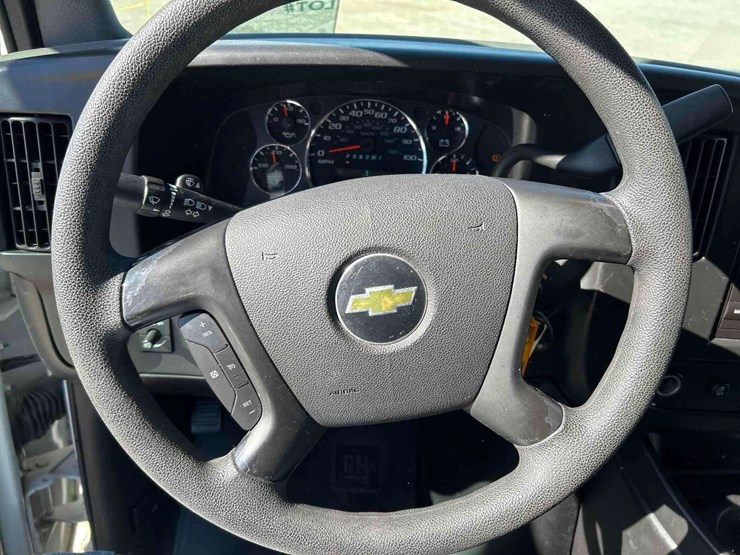 2012-chevrolet-express-3500-passenger-van-image-13