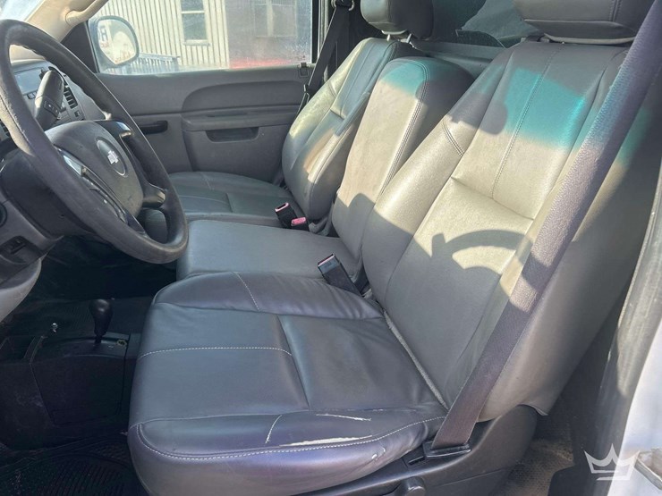 2012-chevrolet-silverado-2500hd-image-17