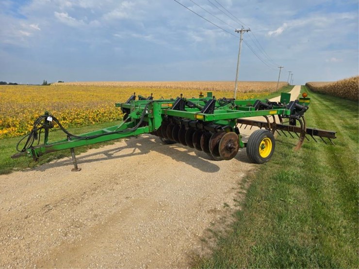 john-deere-714-image-1