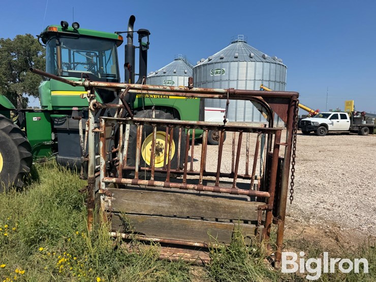 livestock-squeeze-chute-image-4