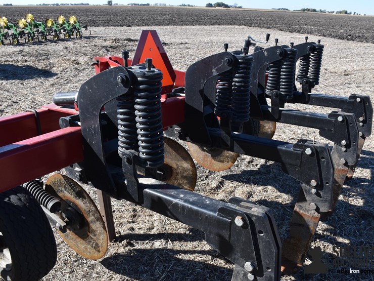 case-ih-2500-image-11