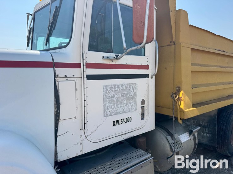 1976-international-f4270-image-11