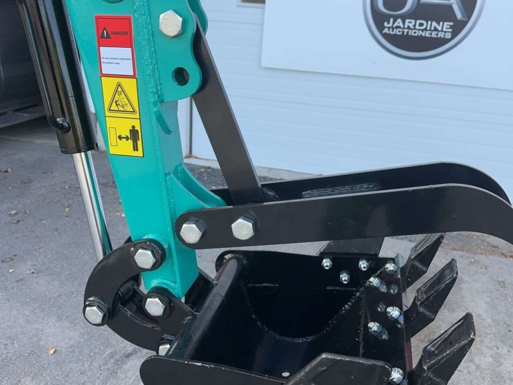 2025-agt-h15z-mini-excavator-image-9