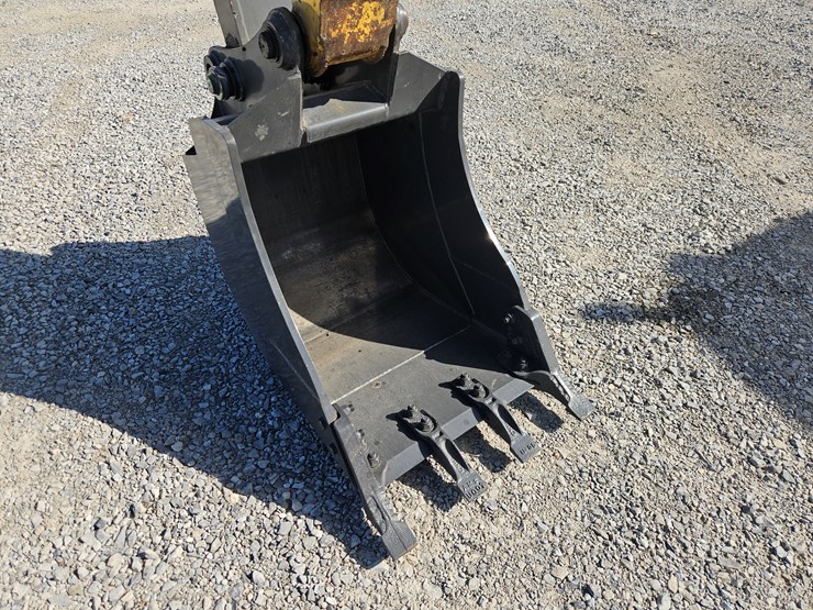 2004-new-holland-lb75b-image-19