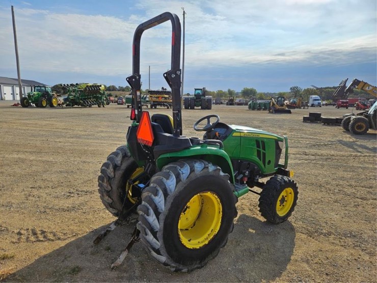 john-deere-3038e-image-5