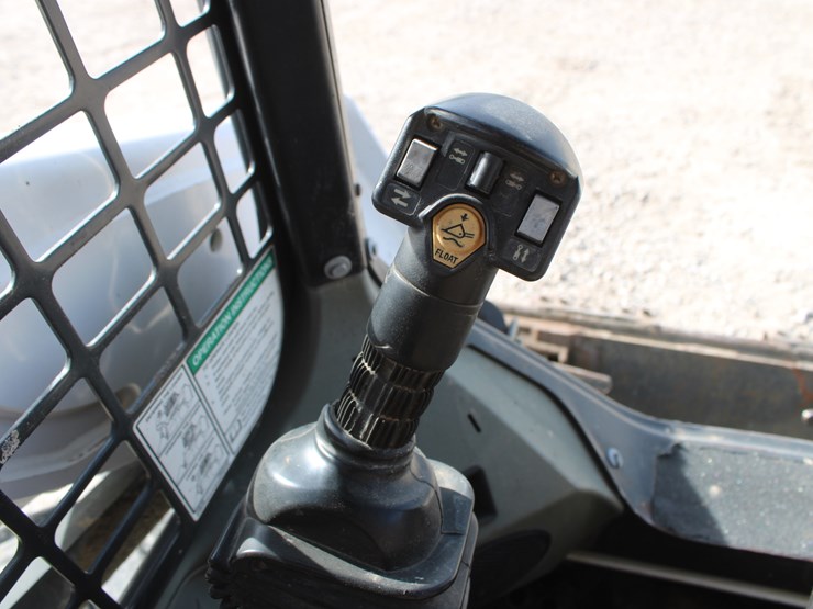 2015-bobcat-s530-image-56