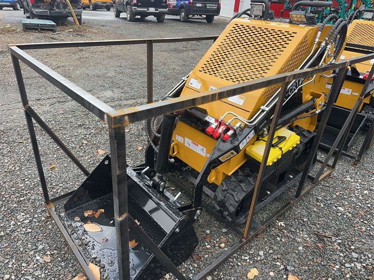 2025-agt-mx-crt23-compact-track-loader-image-1