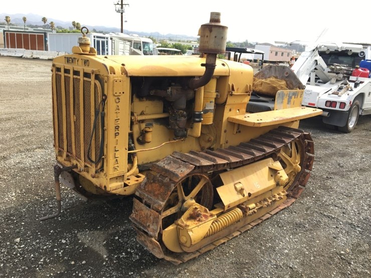 vintage-caterpillar-twenty-two-crawler-tractor,-image-1