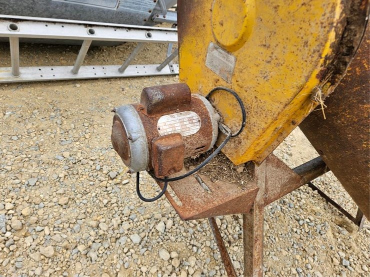 #3610-•-110-volt-concrete-mixer-image-12