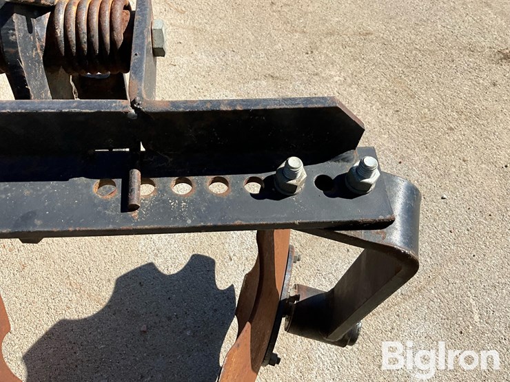 anhydrous-toolbar-row-closing-units-image-14